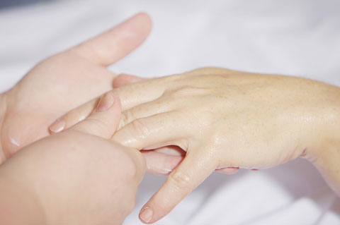 Handschuhe aus Lammfell beugen Durchblutungsstörungen vor und sorgen für warme Hände